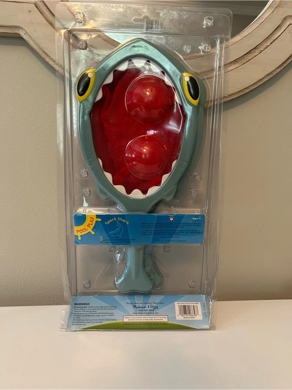Melissa & Doug Spark Shark Toss & Catch